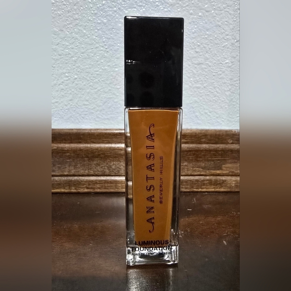 Anastasia Beverly Hills Luminous Foundation Color: 550W NWOB